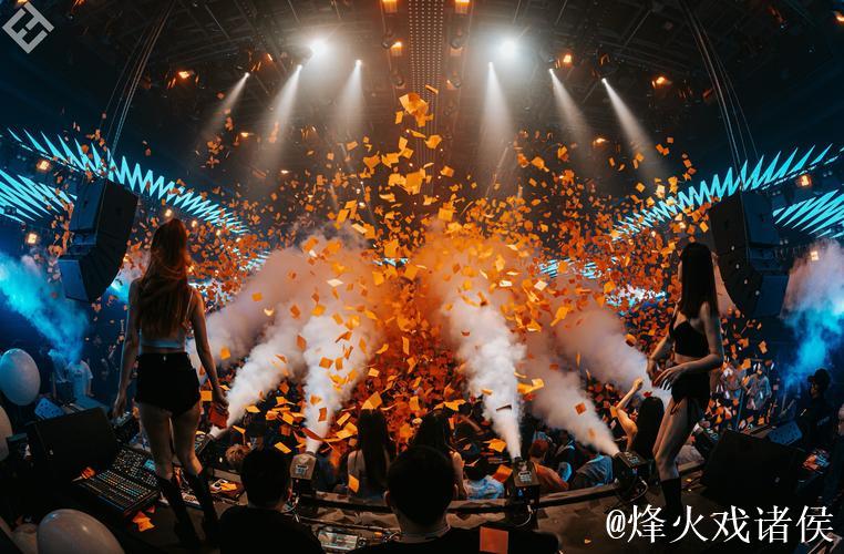 青青草原色彩交织大伊人精品盛典